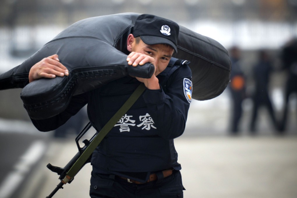 A SWAT take part in a training session in Urumqi, Xinjiang. Photo: AFP