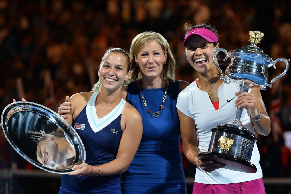 Li Na soaks up the moment of her Australian Open victory alongside former great Chris Evert and Dominika Cibulkova in Melbourne. Evert says Li is destined for a place in tennis' Hall of Fame. Photo: AFP