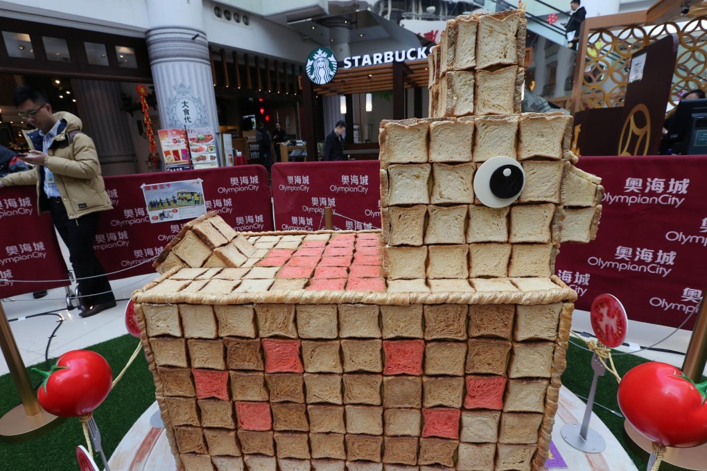 Love lost: the sculpture celebrating Valentine's Day. Photo: David Wong