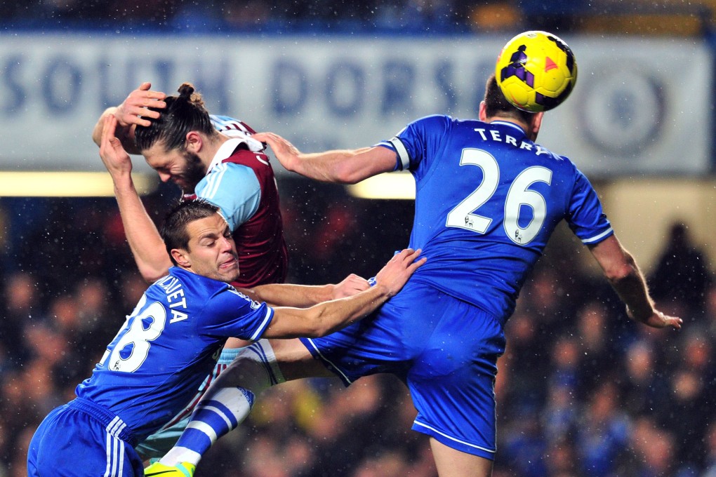 West Ham striker Andy Carroll vies with Chelsea defender Cesar Azpilicueta and defender John Terry during the 0-0 draw. Photo: AFP