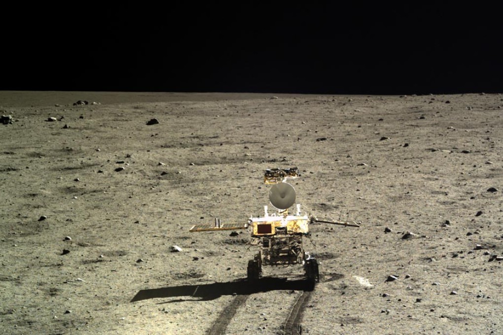 Jade Rabbit moon rover during Chang'e-3 lunar probe mission's first lunar day circle. Photo: Xinhua