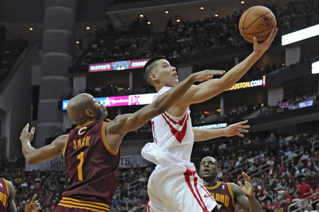 Jeremy Lin takes it to the hoop. Photo: AP