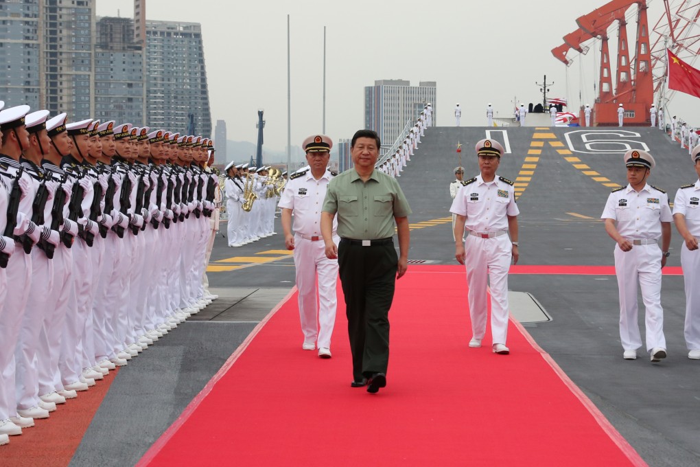 Chinese President Xi Jinping visits the country's sole aircraft carrier, the Liaoning, docked at Dalian in Liaoning Province, on August 30, 2013. Photo: Xinhua