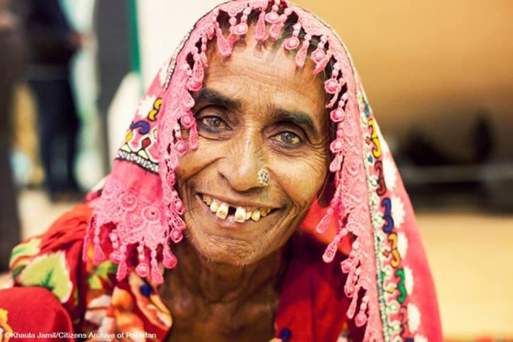 This Sindhi woman flashes a smile for Humans of Karachi.