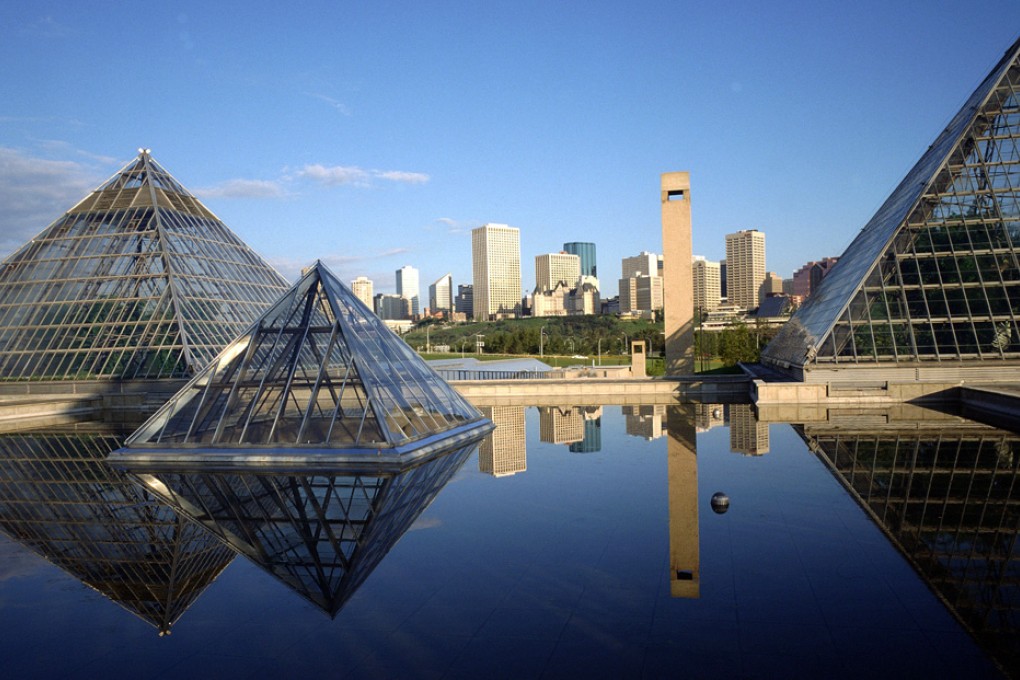 Mainland millionaires swamped Hong Kong consulate with applications and led to freezing of world's most popular investor immigration scheme. Photo: SCMP Pictures