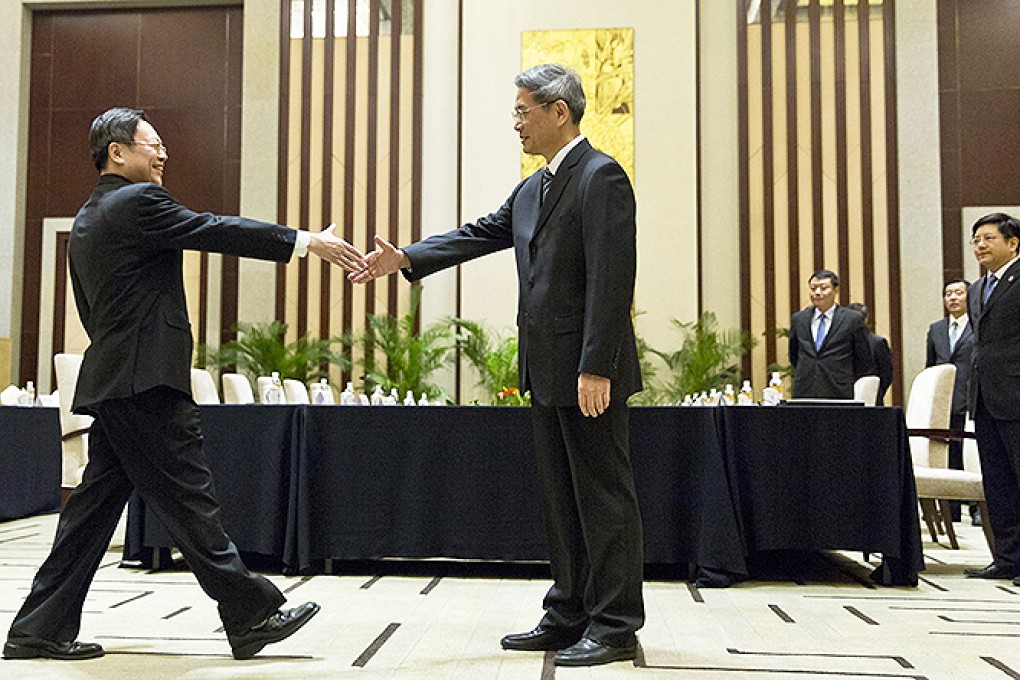 Wang Yu-chi (left), the head of Taiwan's Mainland Affairs Council, meets Zhang Zhijun, director of the Taiwan Affairs Office. Photo: AP