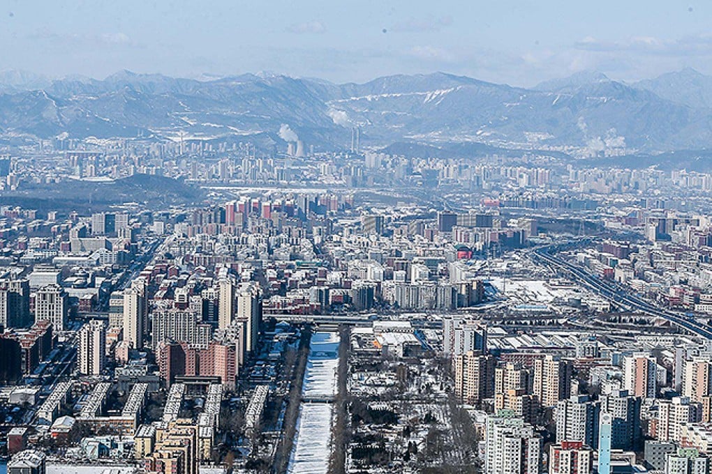 A second snowfall in Beijing failed to disperse pollution in the capital. Photo: Xinhua