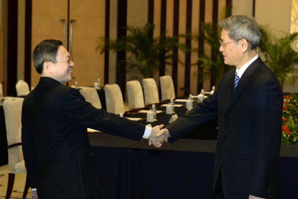 Taiwanese official Wang Yu-chi (left) shakes hands with his Chinese counterpart Zhang Zhijun at the start of their meeting in Nanjing. Photo: AFP
