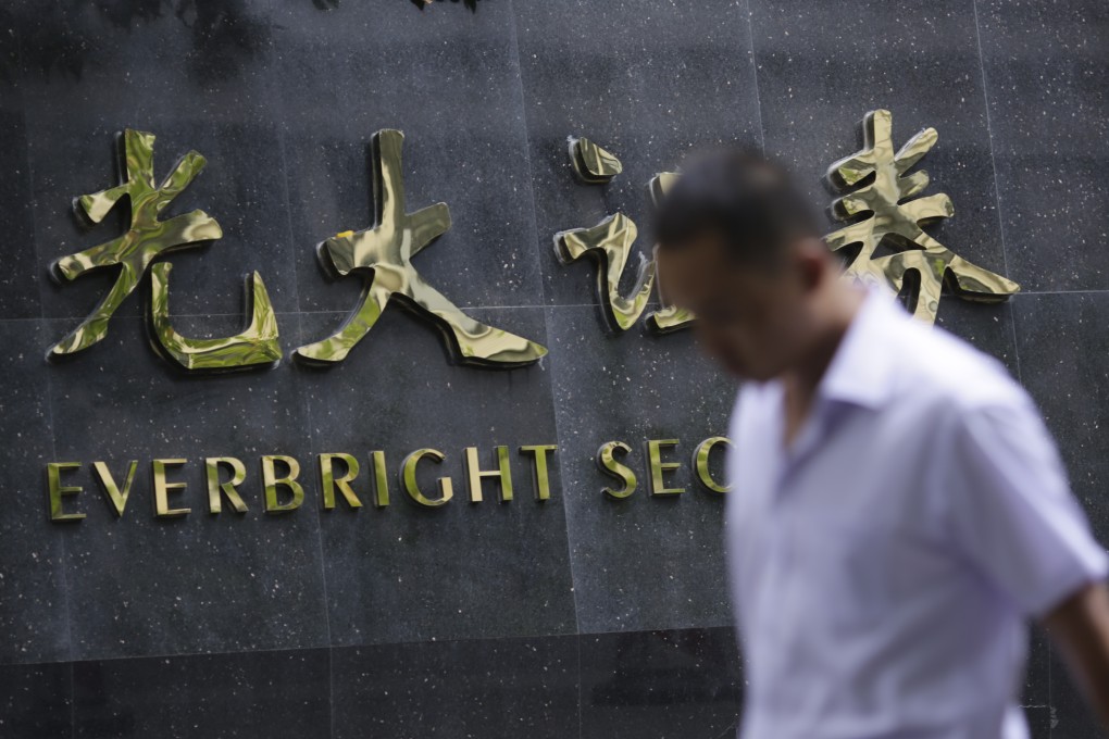 The former head of a trading unit at Everbright Securities has filed a lawsuit against the China Securities Regulatory Commission to contest punishment he received for insider trading last year.