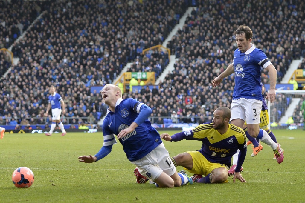 Everton's Steven Naismith (left) is fouled for a penalty by Swansea's Ashley Richards during their English FA Cup match at Goodison Park. Photo: Reuters