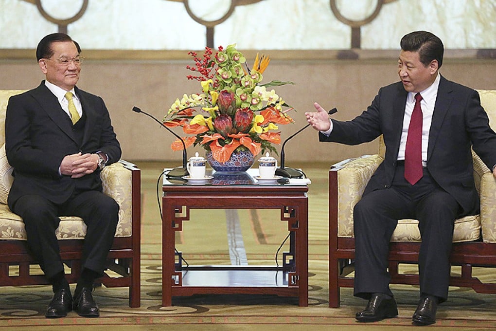 President Xi Jinping (right) talks to visiting Lien Chan during a meeting at the Diaoyutai State Guesthouse in Beijing on Tuesday. Photo: Reuters