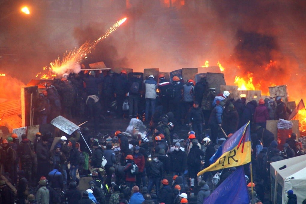 Anti-government protesters clash with riot police at Independence Square in Kiev. Photo: Reuters