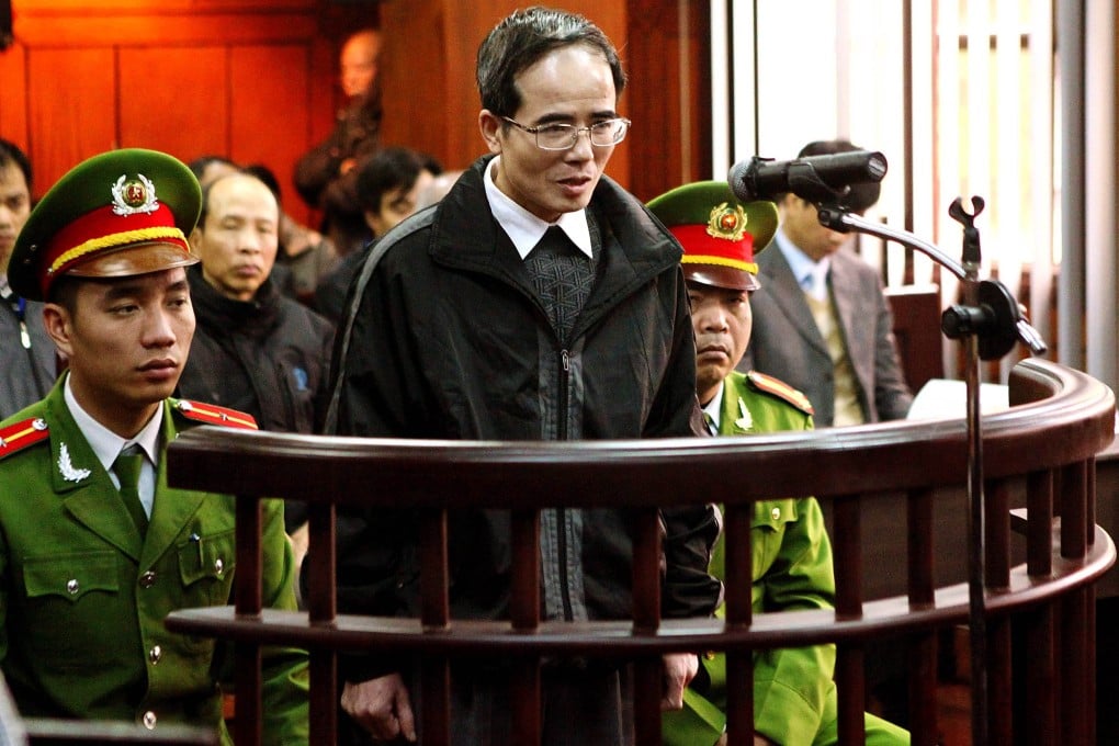 Dissident lawyer Le Quoc Quan (centre) speaks during his appeal trial at Hanoi People's Court of Appeals. He was more than two weeks into a hunger strike and looked weak, but strongly insisted on his innocence. Photo: AFP