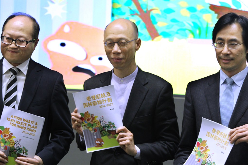 Secretary for the Environment Wong Kam-sing (centre) in the press conference to unveil "A Food Waste & Yard Waste Plan for Hong Kong 2014-2022" last week.