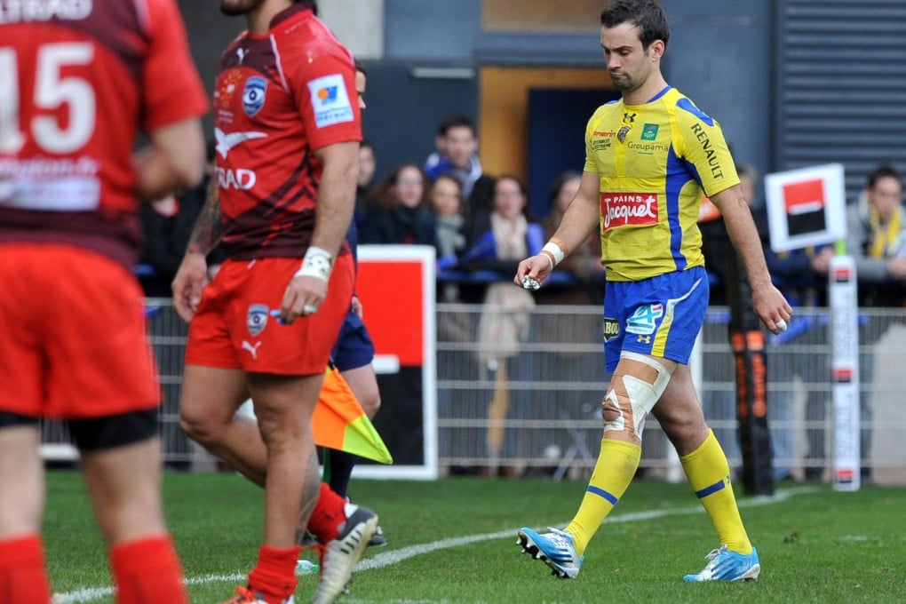 Clermont's French scrum-half Morgan Parra leaves the pitch after receiving a red card during the French Top 14 match between Clermont and Montpellier. Photo: AFP