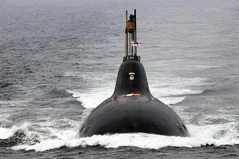 Naval ships have already taken up posts around the Russian-built INS Sindhuratna to provide help. Photo: SCMP Pictures