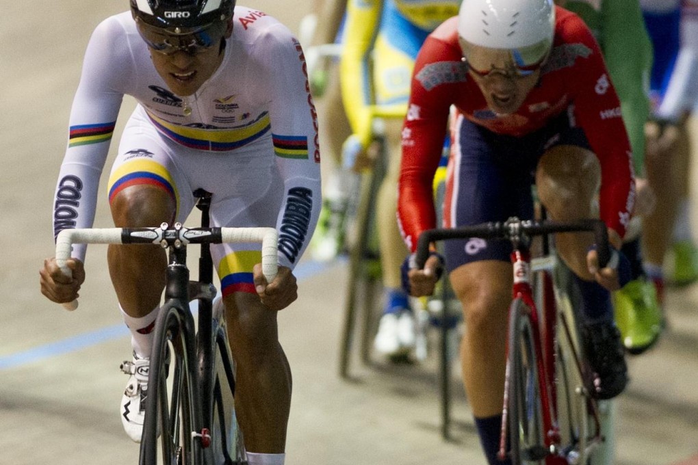 Cheung King-lok (right) battles Edwin Avila Vanegas of Colombia. Photo: AFP