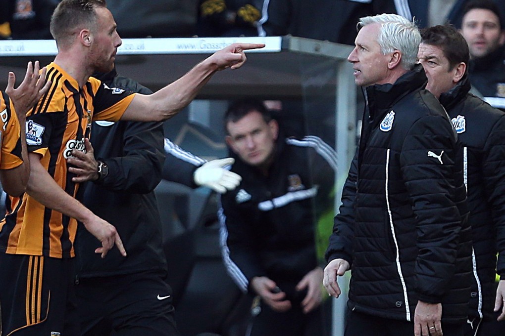 Newcastle manager Alan Pardew and Hull City's David Meyler confront each other during the English Premier League match. Photo: AP