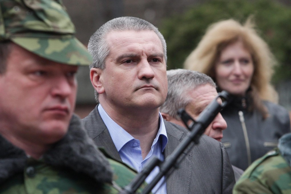 Sergey Aksyonov (centre)