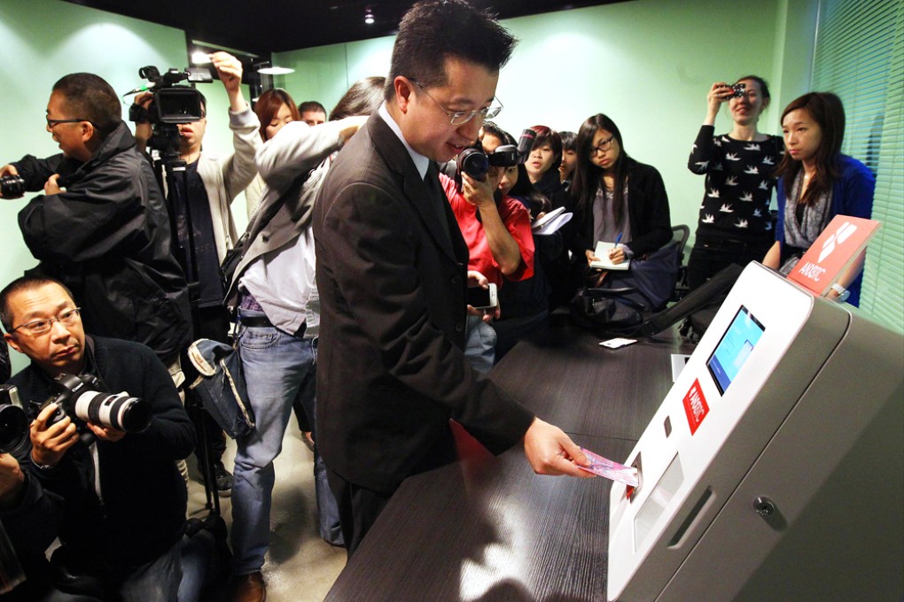 ANX boss Ken Lo makes a transaction. Photo: Dickson Lee