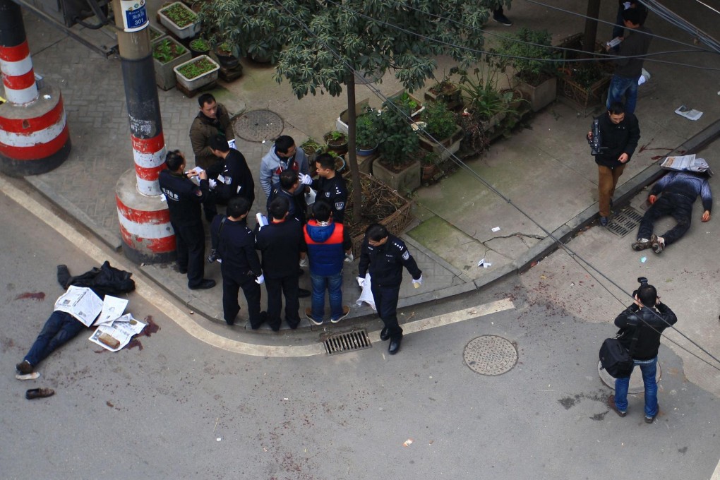 Police inspect the crime scene after a street vendor stabbed another Uygur vendor and four passers-by to death in Changsha. Photo: AFP