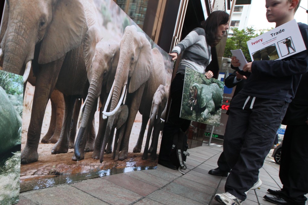Clearwater Bay School pupils protest with their parents outside Chinese Arts and Crafts. Photo: Felix Wong