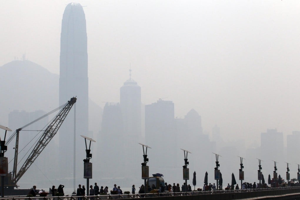 Hong Kong's smoggy skies could be a thing of the past if our leaders learned from their counterparts in Paris. Photo: Felix Wong