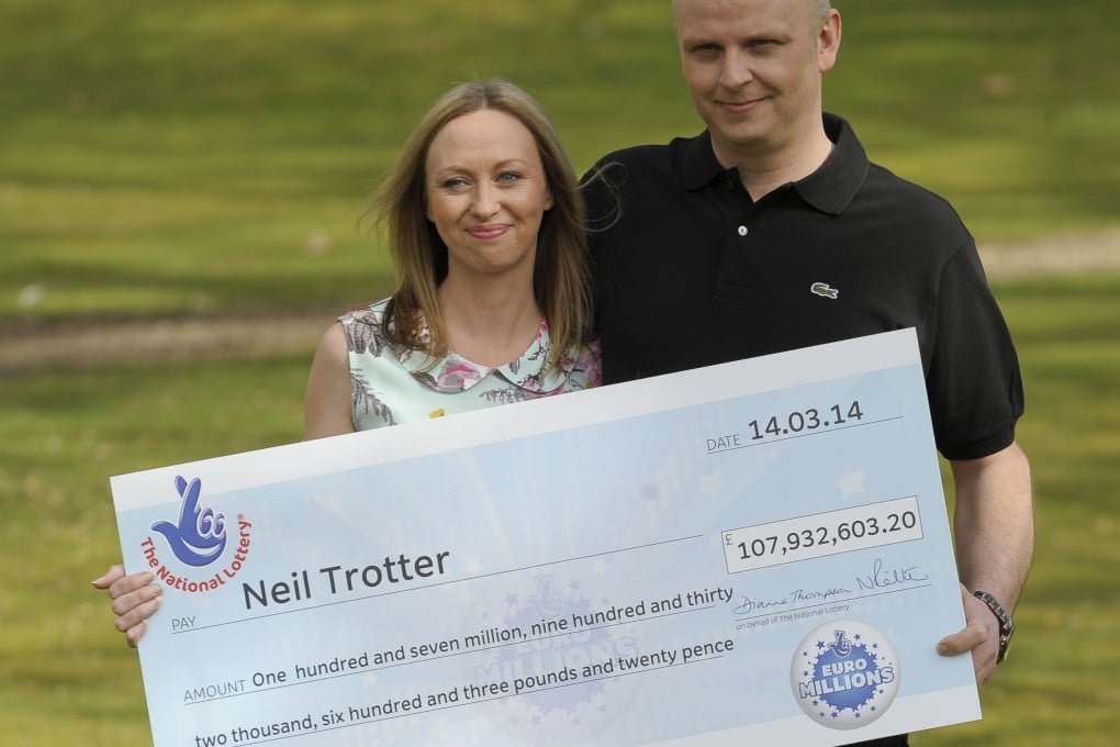Neil Trotter (R) and Nicky Ottaway (L) celebrate their 107.9 million-GBP jackpot win in the EuroMillions draw. Photo: AFP