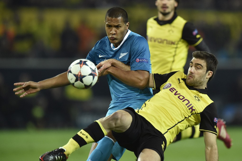 Borussia Dortmund's Sokratis (right), and Zenit's Jose Salomon Rondon tussle for the ball. Photo: AP