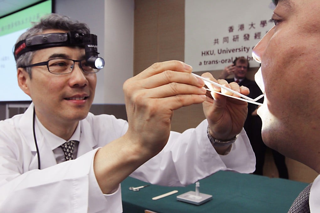 Dr Raymond Ng Hin-wai (left), assistant professor of University of Toronto, demonstrates using a new technique to detect nasopharyngeal cancer. Photo: Edward Wong