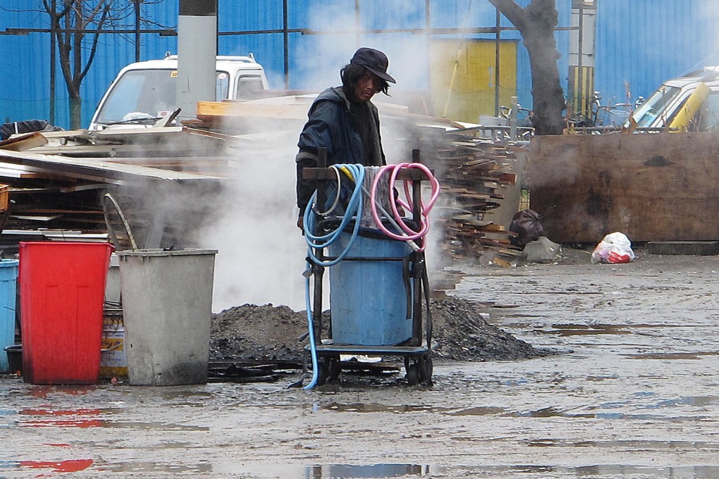 A man burns garbage dumped at a park in Kamagasaki, Osaka. Japan's biggest slum, Kamagasaki is just blocks from bustling restaurants. Photo: AP