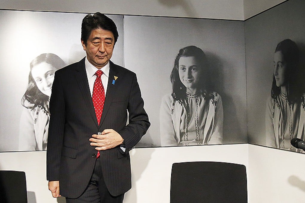 Shinzo Abe visits the Anne Frank House museum in Amsterdam. Photo: AP
