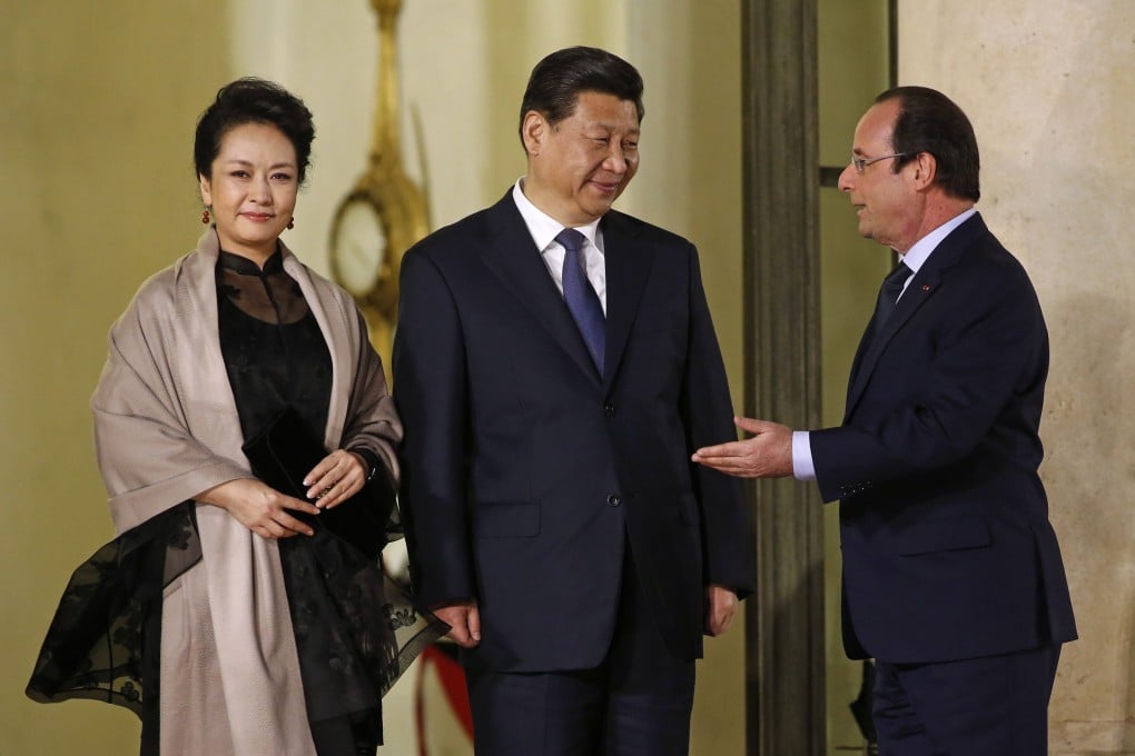French President Francois Hollande greets President Xi Jinping and first lady Peng Liyuan at the Elysee Palace. Photo: Reuters
