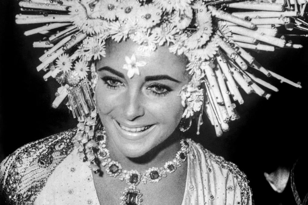 Elizabeth Taylor wears Bulgari jewellery in 1967.
