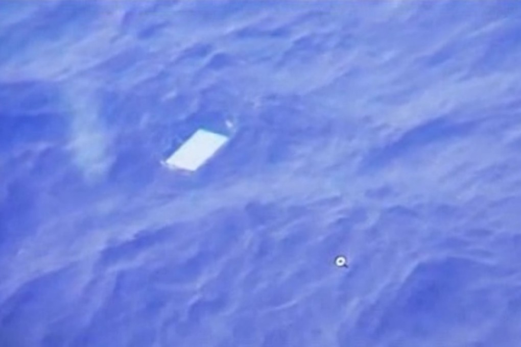 A view of an object floating in the water is seen on a computer screen onboard a Royal New Zealand Air Force plane searching for wreckage from Malaysia Airlines Flight MH370 in the new Indian Ocean search area in this  March 28, 2014 still image taken from video. Photo: Reuters