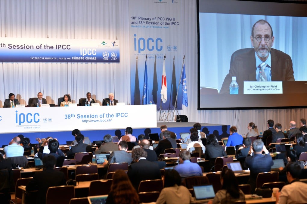 Intergovernmental Panel on Climate Change (IPCC) Working Group II co-chairman Chris Field (2nd left) at the 10th plenary of the IPCC Working Group II in Tokyo. Photo: AFP