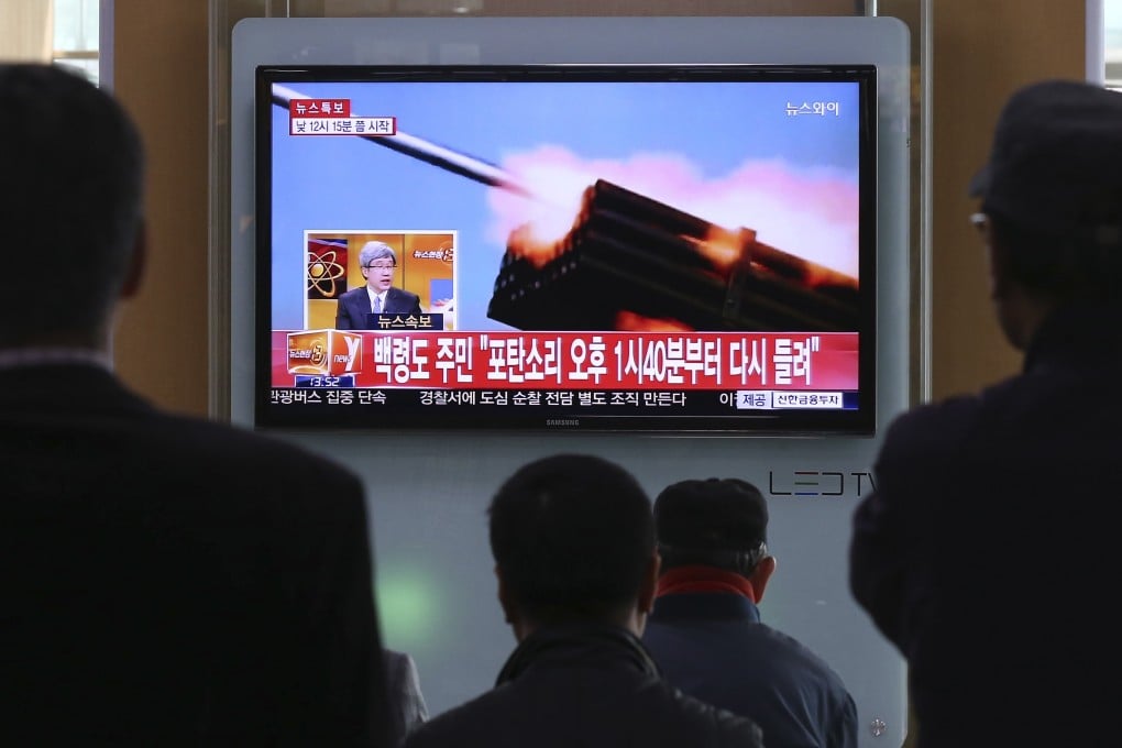 Passengers watch a television program showing reports on North Korea's plan to conduct live-fire drills, at a railway station in Seoul. Photo: Reuters