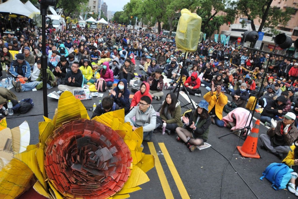 Demonstrators rally outside Taiwan's parliament in support of student protesters occupying the building in Taipei. Photo: AFP