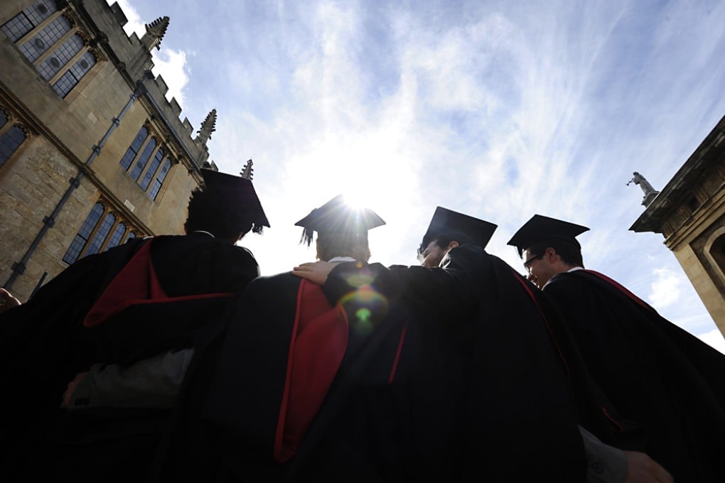 Graduates gather outside the Sheldonian Theatre to have their photograph taken after a graduation ceremony at Oxford University in Oxford, England. Photo: Reuters