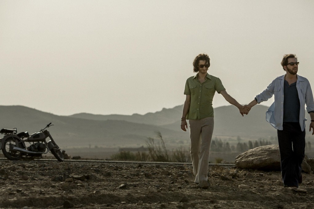 Yves Saint Laurent highlights the relationship between the title character (played by Pierre Niney) and his life and work partner Pierre Bergé (played by Guillaume Gallienne).