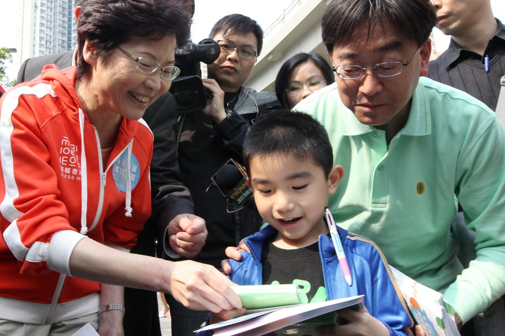 Carrie Lam and Dr Ko Wing-man hand out leaflets. Photo: Felix Wong