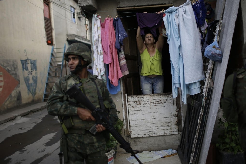 Soldiers occupy Rio de Janiero's Mare slum complex. Photo: AP