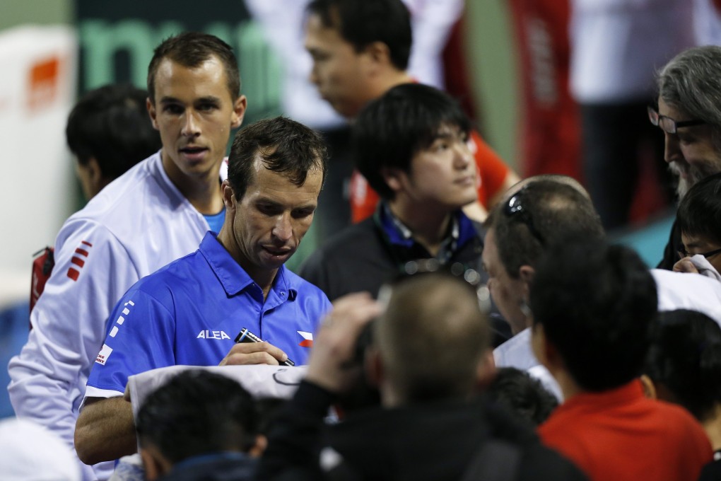 Radek Stepanek (second left) and Lukas Rosol (left) of the Czech Republic sign autographs after defeating Tatsuma Ito and Yasutaka Uchiyama of Japan in Tokyo. Photo: EPA