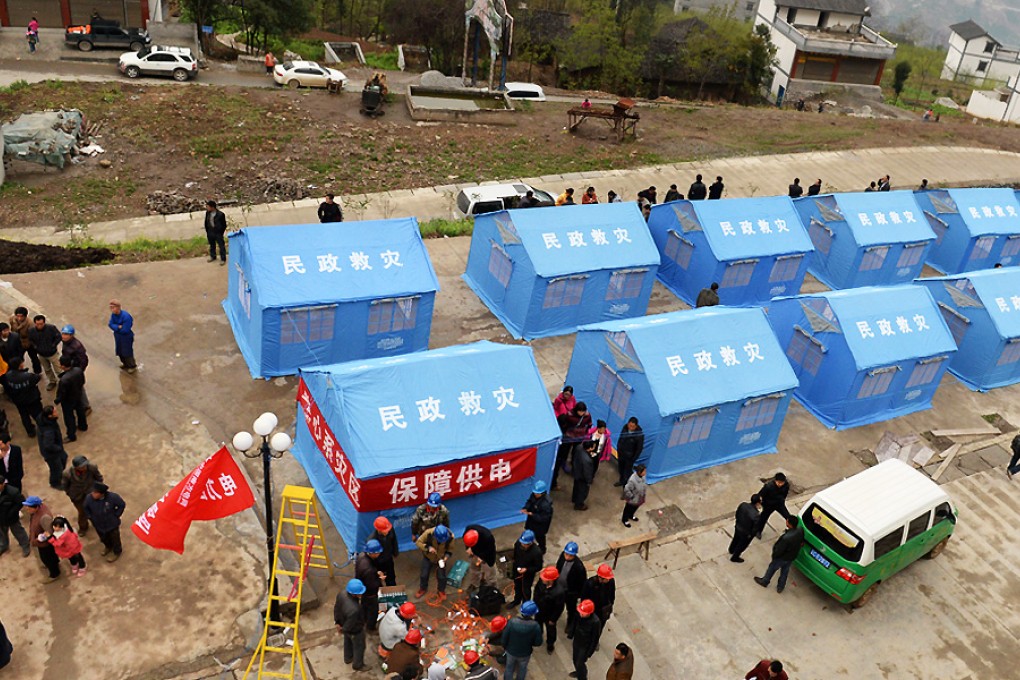 People stay at a settlement site in quake-hit Baisheng Village of Yongshan County. At least 21,000 relocated that struck the county early on Saturday. Photo: Xinhua