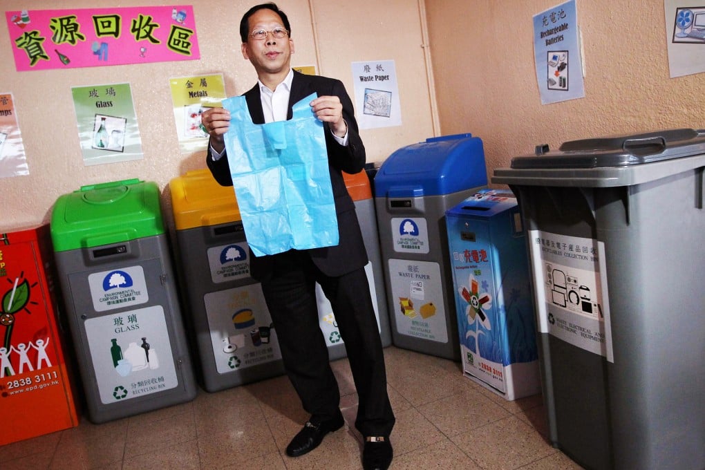 Yip Hing-kwok, chairman of Amoy Gardens Owners Joint Committee, with a "designated rubbish bag". Photo: Nora Tam