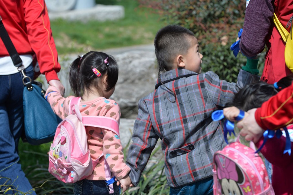 Volunteers and parents accompany autistic kids as they tour the Xuanwu Lake during a child welfare event in Nanjing. Photo: Xinhua