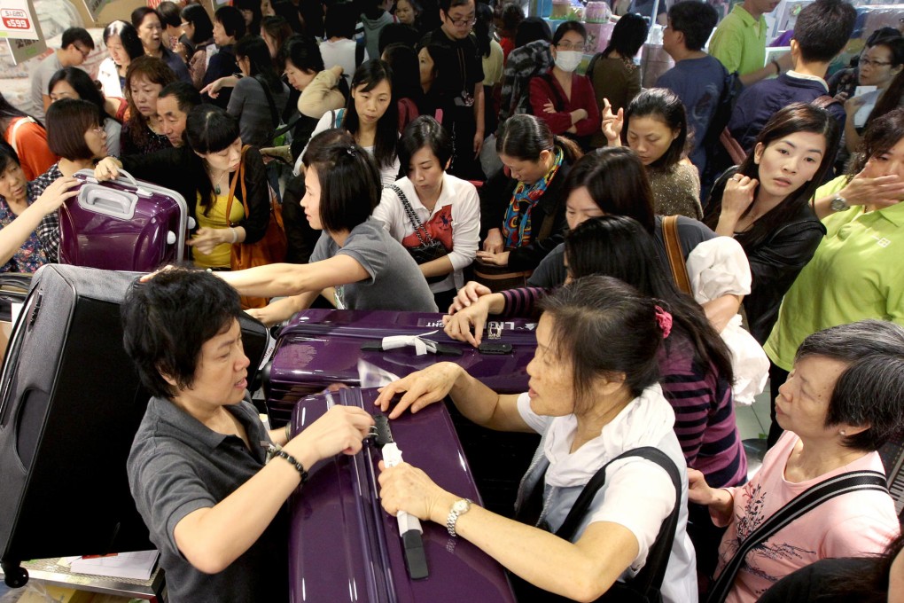 Bargain hunters at a sale in New Town Plaza, Sha Tin. Photos: David Wong; Andrea Oschetti