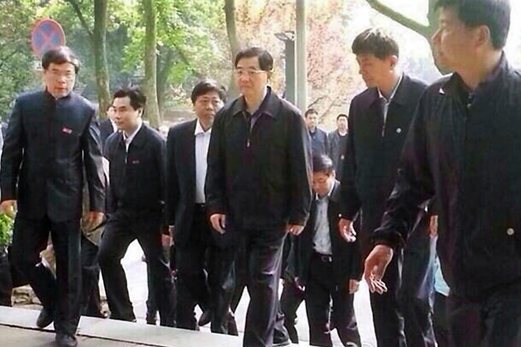 Retired leader Hu Jintao visits Yuelu Academy. Photo: SCMP