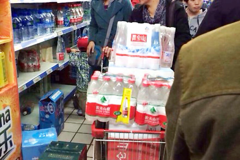 Lanzhou residents rush to supermarkets to buy bottled water after local tap water was found to contain high levels of benzene on Friday. Photo: SCMP Pictures