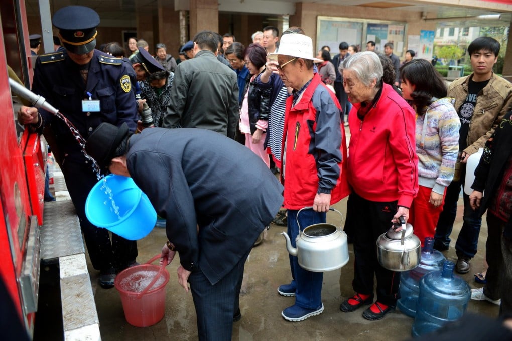 Residents of Lanzhou queue for water yesterday. Mainland media questioned why city officials waited 18 hours after tests before warning the public. Photo: Xinhua